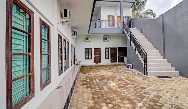OYO 92057 Reny Kost Syariah