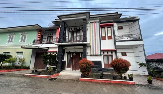 OYO 93143 Mega Raudhah Syariah
