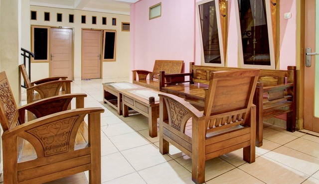 OYO Life 93662 Kost Pak Budi