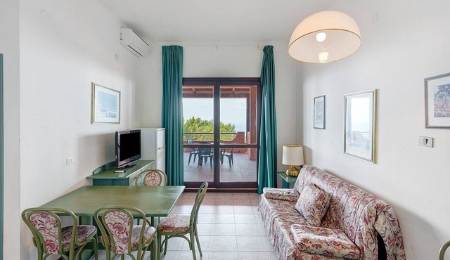 P.R. Club - Four-Room Velia 44 with Sea View, Private Terrace and Air Conditioning