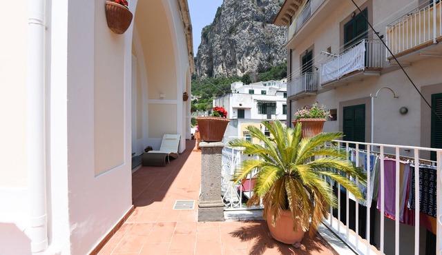 PALAZZ0 GARGANO AMALFI ROOM WITH TERRACE IN THE HEART OF CITY