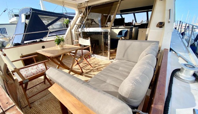 Panaby Houseboat