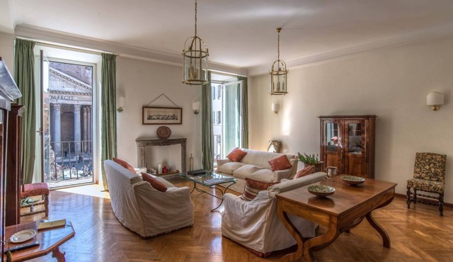 Pantheon Luxury Apartment