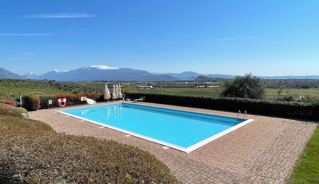 Perfect vacation, lake view, pool and garden