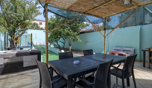 Pet-Friendly Holiday Home with Pool & Wi-Fi