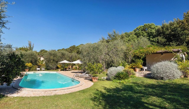 Podere Vallorita: A Natural Oasis with a Pool