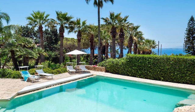 Private villa with pool, walking distance from sea