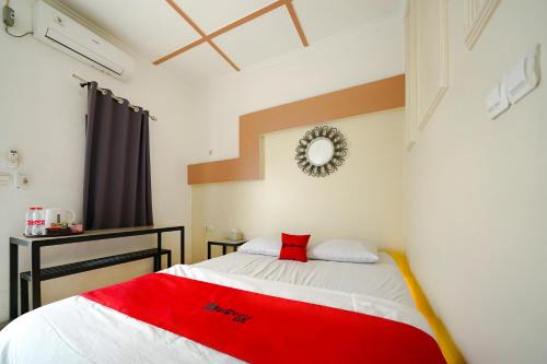 RedDoorz at Jalan Otista Karawang