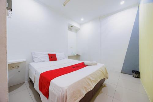 RedDoorz at Taman Galaxy Bekasi