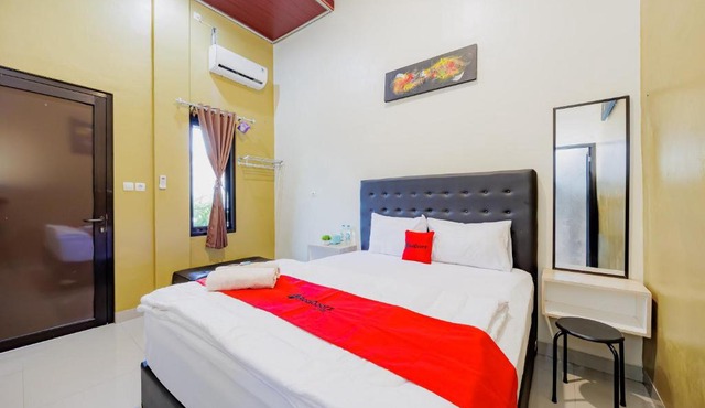 RedDoorz Near Dr Oen Solo Baru Hospital