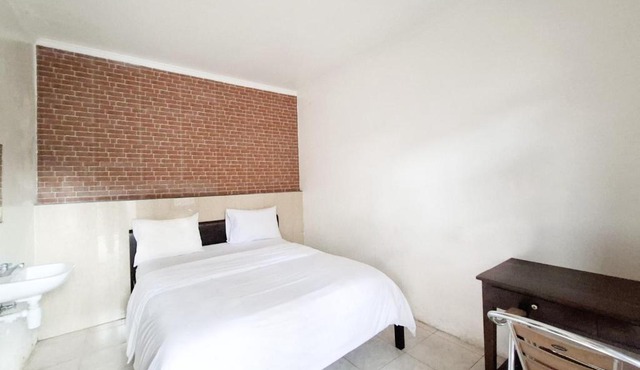 RedDoorz near Jalan Slamet Riyadi Solo