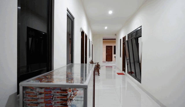 RedDoorz near Living Plaza Purwokerto