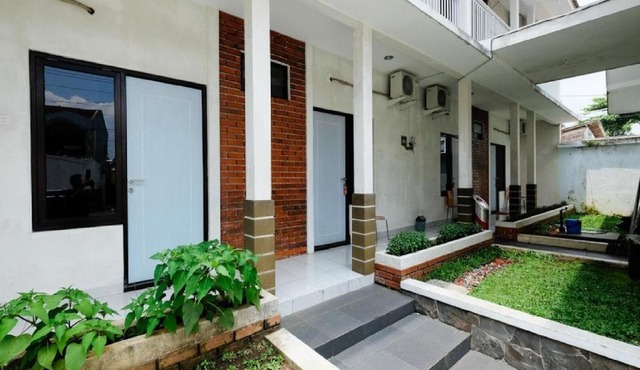 RedDoorz near Moro Mall Purwokerto