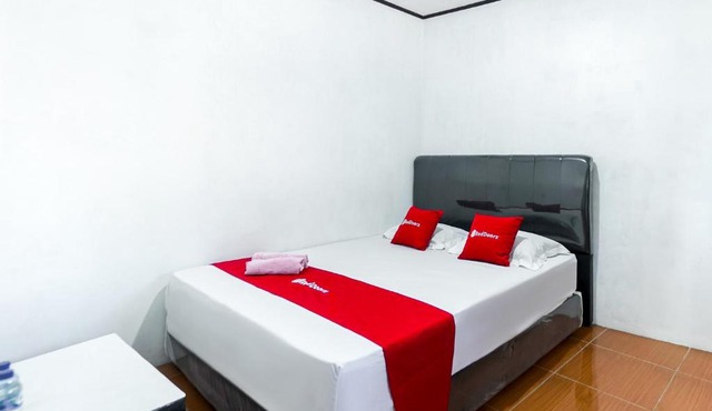 RedDoorz near Pantai Ujung Genteng 2