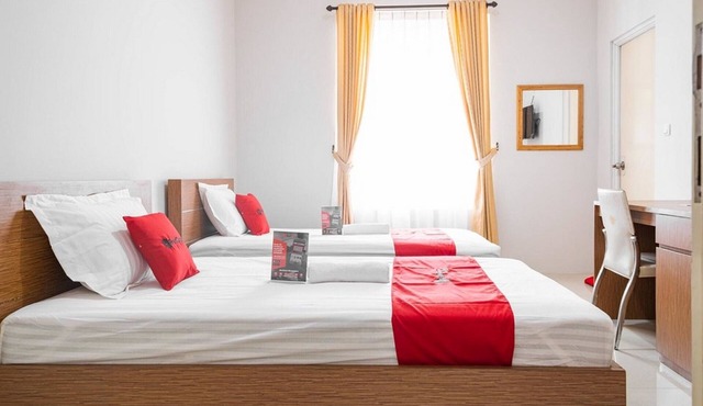 RedDoorz near Siloam Karawaci 3