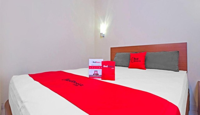 RedDoorz near Trans Studio Mall 2