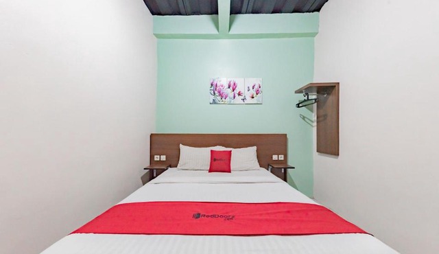 RedDoorz near UNSIKA University Karawang