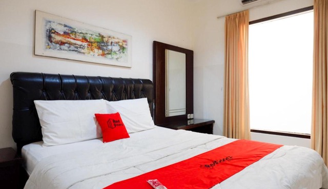 RedDoorz near Wisata Kota Lama Semarang
