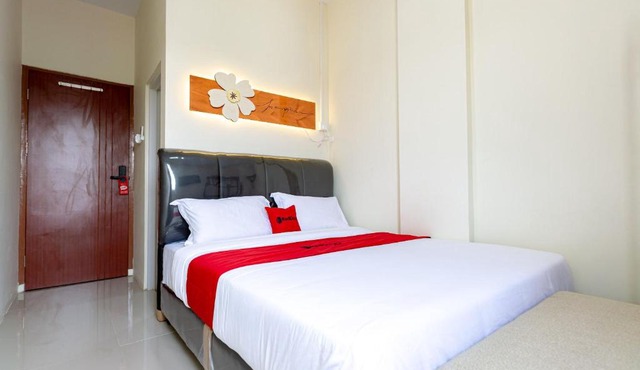 RedDoorz Plus at Komplek ABC Batu Aji Batam