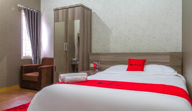 RedDoorz Plus near IPDN