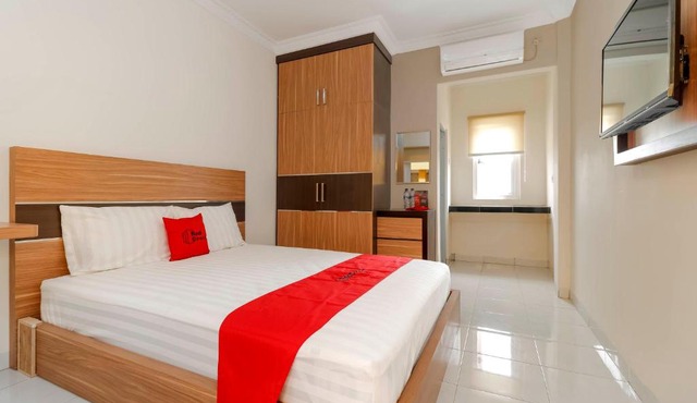 RedDoorz Plus near Palembang Square Mall
