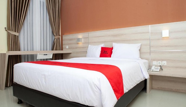 RedDoorz Plus near Pasundan University