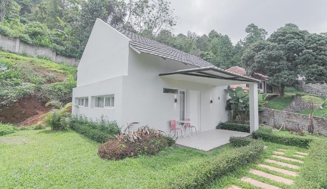 RedDoorz Resort Syariah near DCastello Ciater Subang