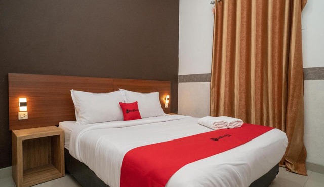 RedDoorz Syariah near Kota Cinema Mall Jatiasih