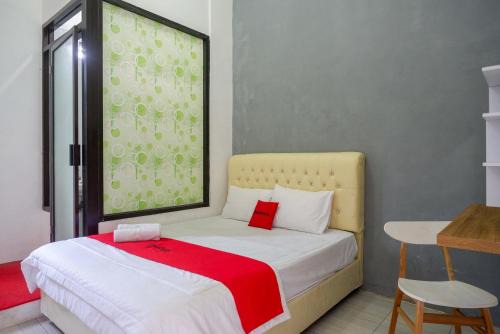 RedDoorz Syariah near Alun Alun Kajen