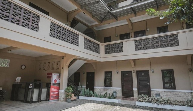 RedDoorz Syariah near Jamtos Jambi 2