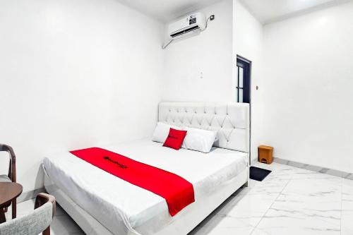 RedDoorz Syariah near Sukabumi City Station 2