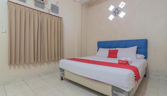 RedDoorz Syariah near Terminal Batu Ampar 2