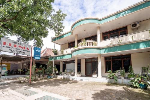 Rehat at Hotel Kurnia Karapitan