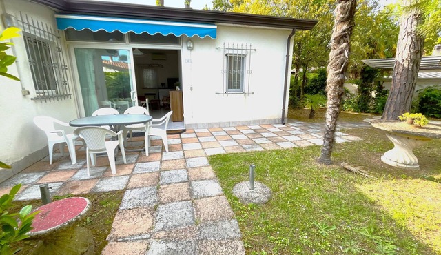 Relaxing villa with private garden in nature