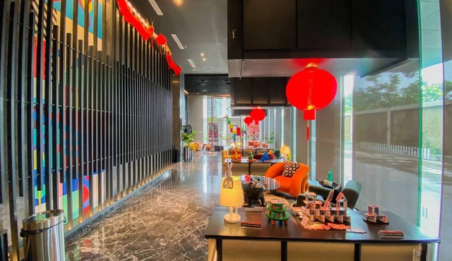 Relaxing With Chic Design Studio Apartment At Collins Boulevard
