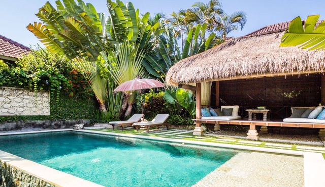 Rent a Luxury Villa in Bali Close to the Beach, Bali Villa 2074