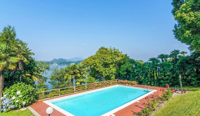 Residenza Verde Lago No. 16 by Lago Reisen