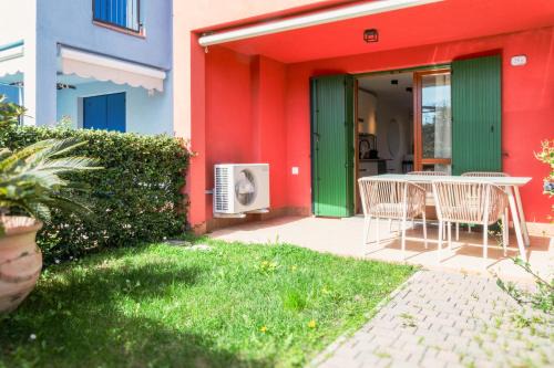 Resort moderno con piscina, giardino e terrazzo, P privato