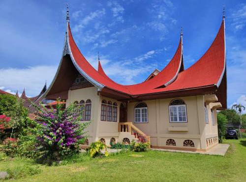 Rumah Gadang Puti Bungsu