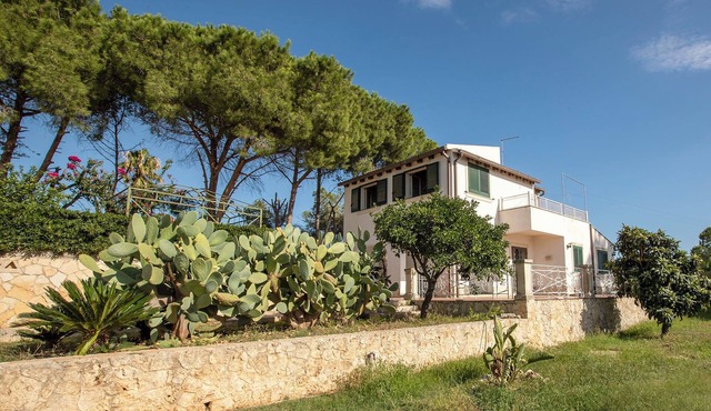 Sicily at its best: Beautiful Villa Gialla with pool, close to sandy beaches