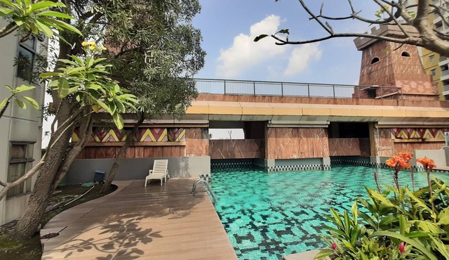 Spacey 2BR Apartment at Great Western Resort