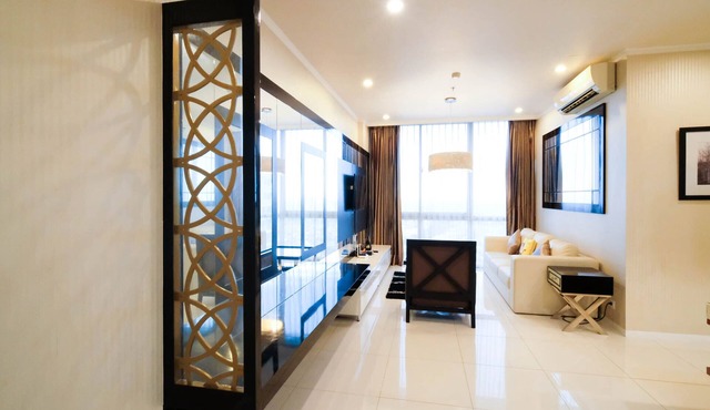 Spacious 2Br At The Via And The Vue Apartment Surabaya