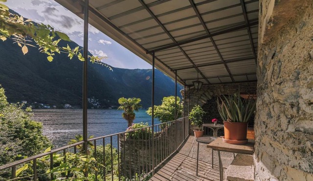 Spacious 4BR Home with Lake View