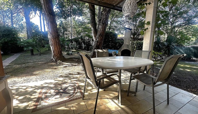 Spacious villa with a fenced garden in quiet area