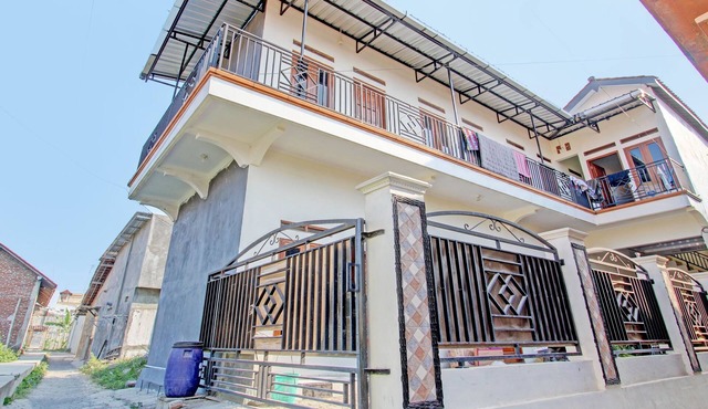 SPOT ON 92926 Guest House Cemara 1 Syariah