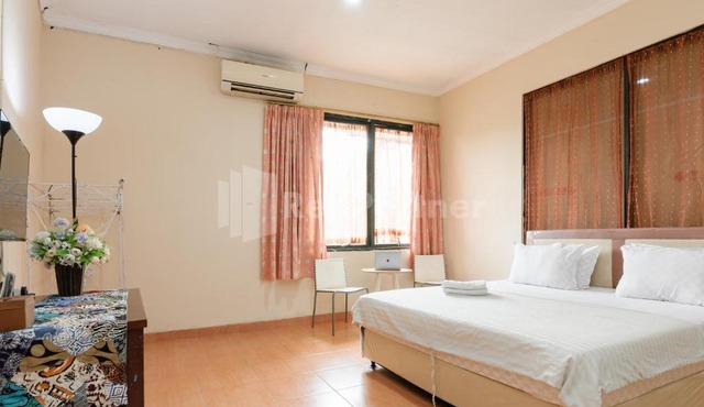 SR Residence near Mall Ciputra Cibubur Mitra RedDoorz