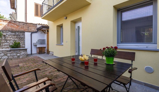 Stunning private villa for 5 guests with WIFI, A/C, TV and patio