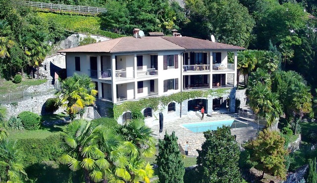 Stunning private villa for 14 guests with WIFI, private pool, TV, terrace and pets allowed