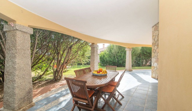 Stunning private villa for 8 people with WIFI, A/C, TV, patio and parking