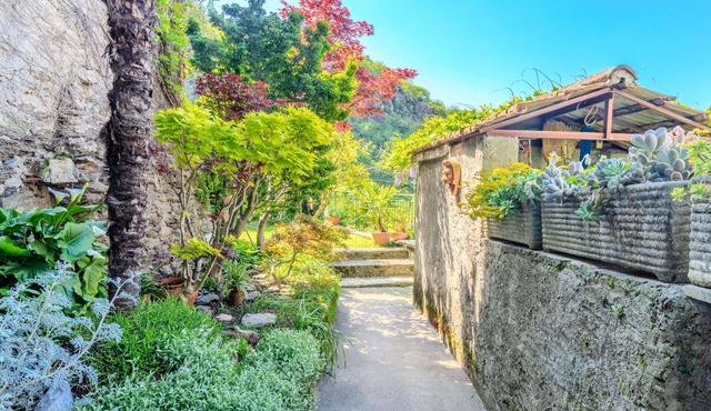 Stunning private villa for 8 people with WIFI, TV, patio, pets allowed and panoramic view